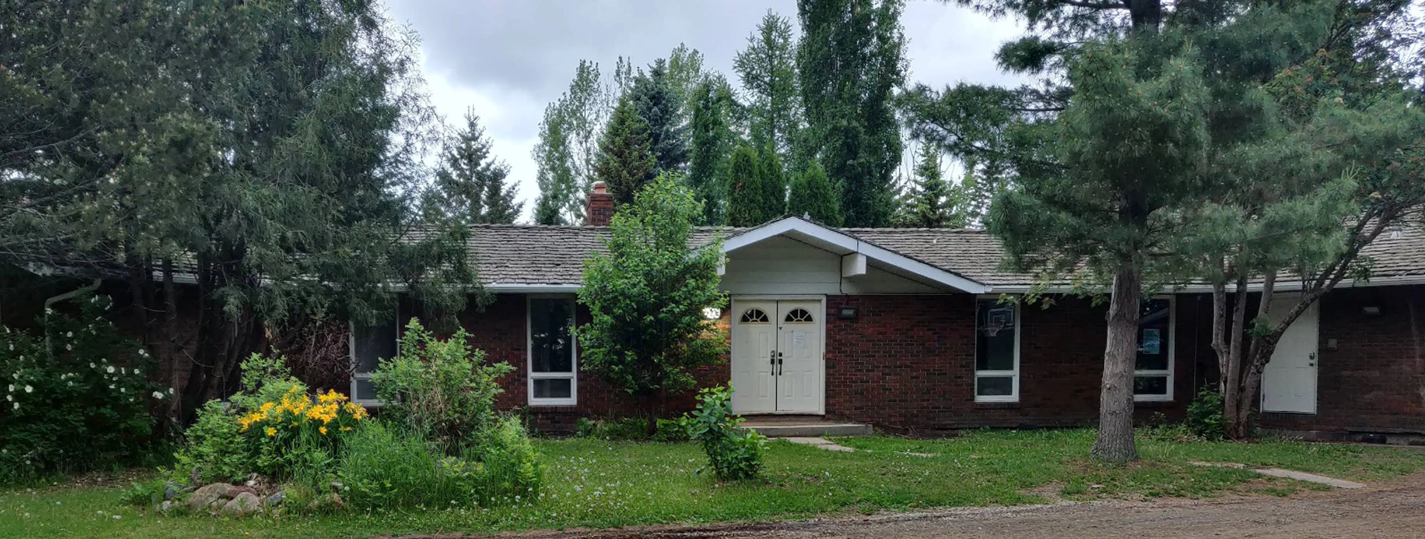 Exterior view of Masjid Ayesha Edmonton building